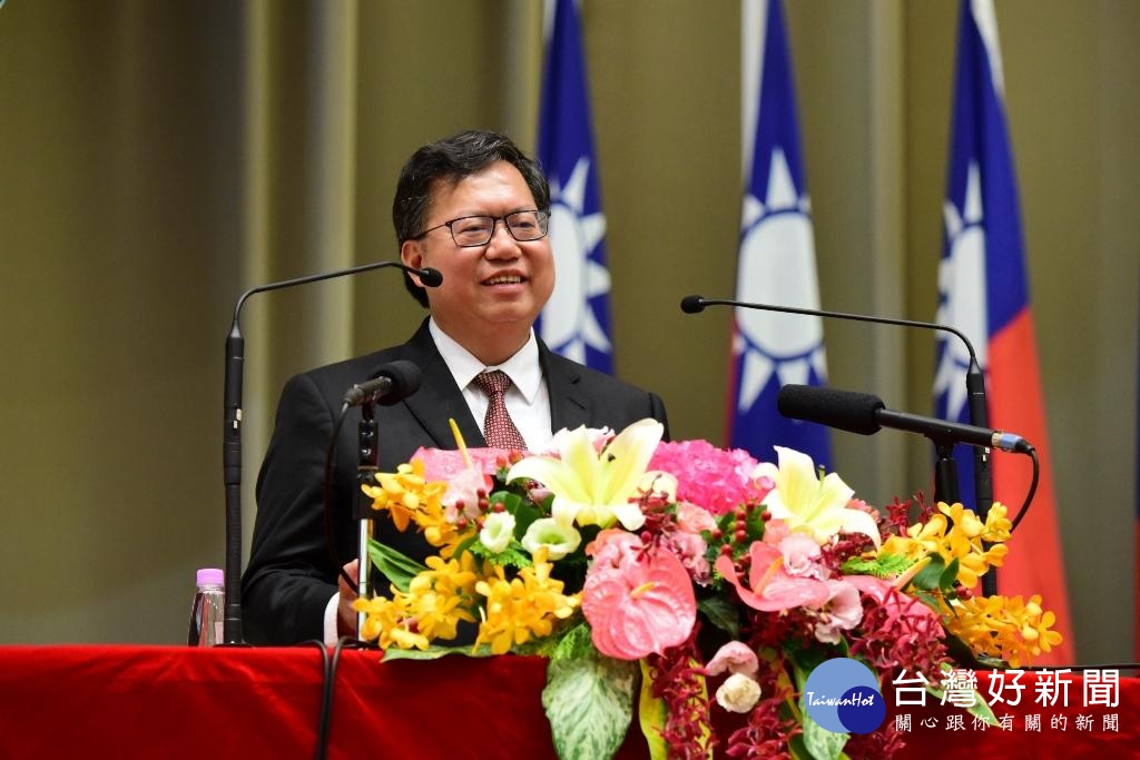 桃園市市長鄭文燦親臨中原大學畢業典禮,為學子獻上祝福。
