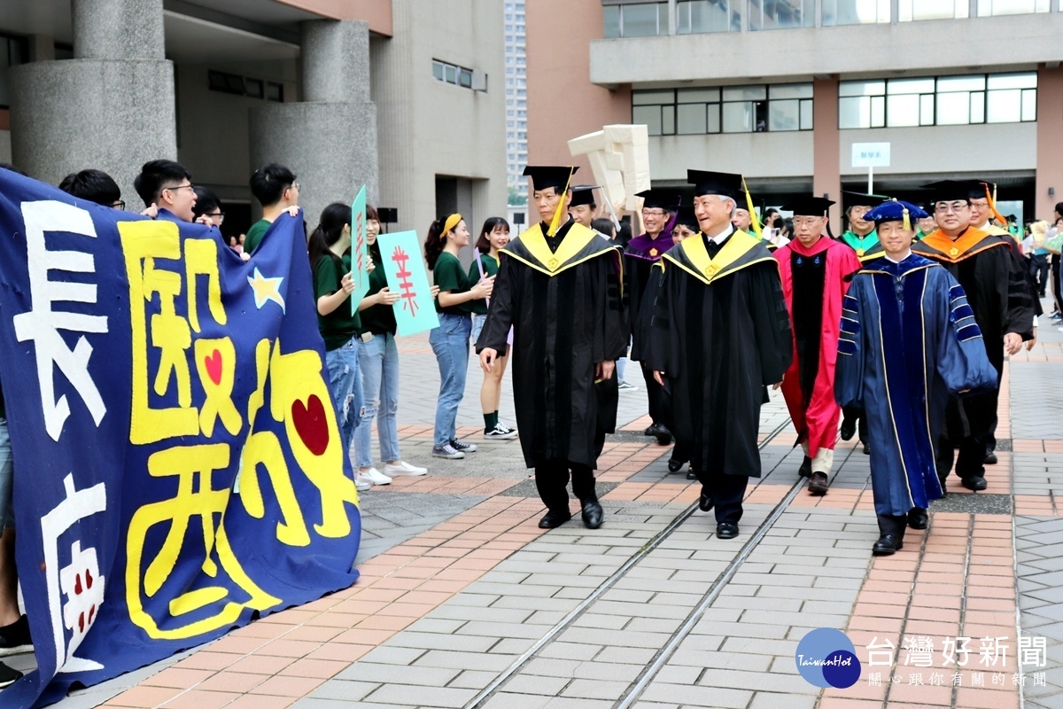 長庚大學107學年畢業典禮 畢業生承載祝福開創新頁