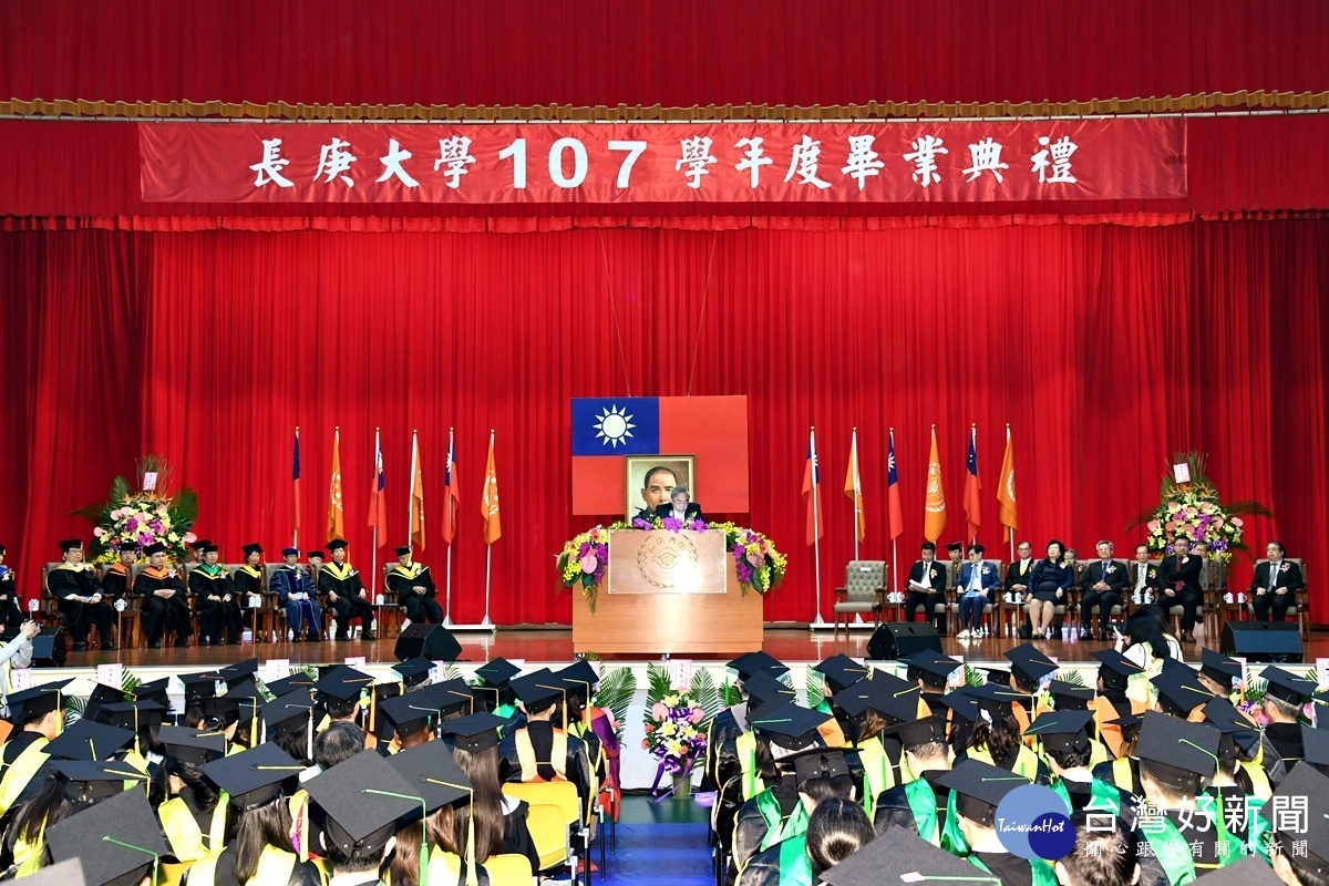長庚大學107學年畢業典禮 畢業生承載祝福開創新頁