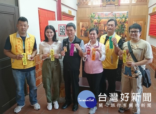 圖說:縣定古蹟北港鎮安宮製作「福虎香包」、「五毒符」與信眾結緣,歡迎到鎮安宮打卡免費索取,敬請把握。(記者陳昭宗拍攝)