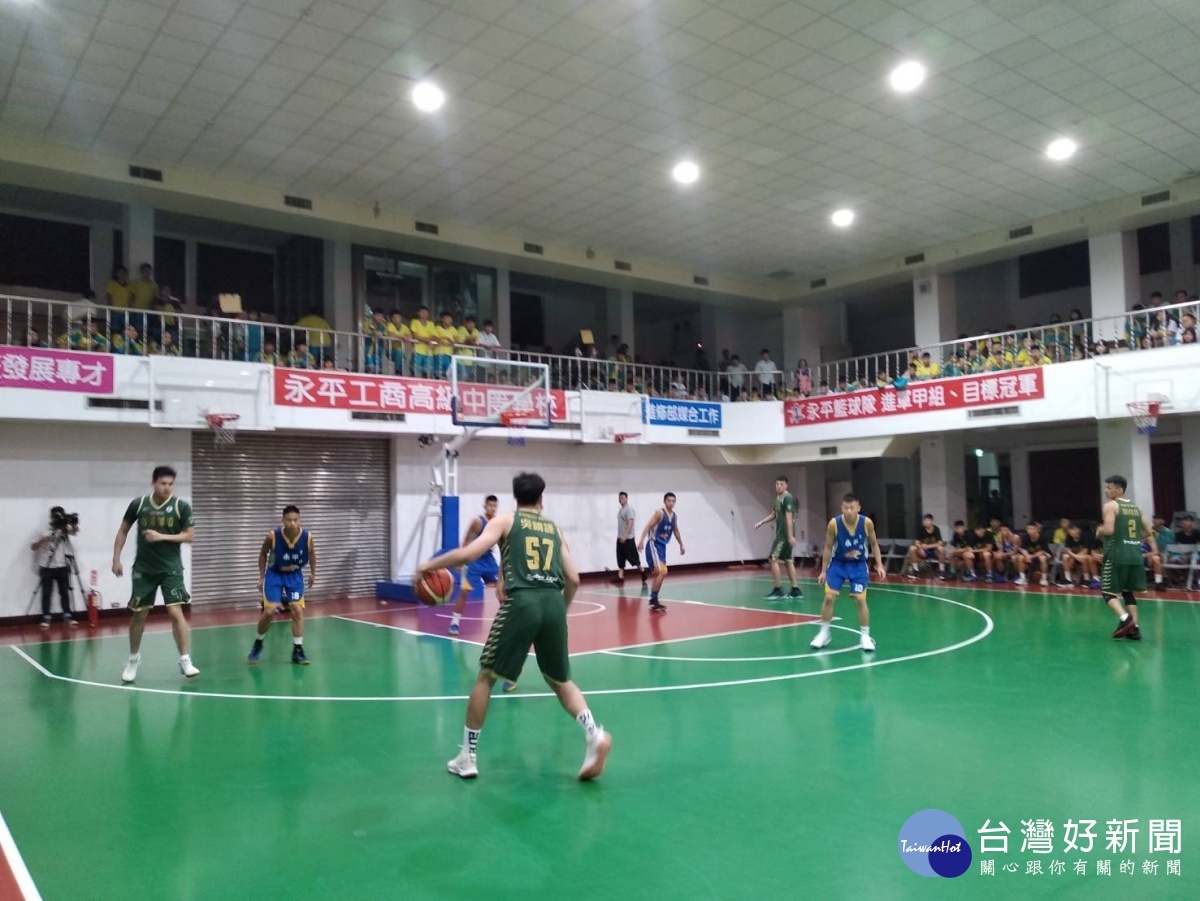台啤與永平工商籃球隊進行友誼賽。(圖/林鵬程攝)
