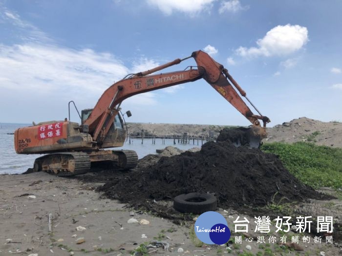 桃園新街溪出海口垃圾　環保署支援大型機具進駐清理 台灣好新聞 第2張