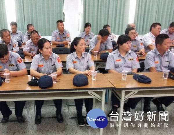 北港警分局召開義警整編審查會暨辦理108年度義警基本訓練，讓隊員瞭解本身權益及任務執行要領，亦感謝大家無私的付出。（記者陳昭宗拍攝）