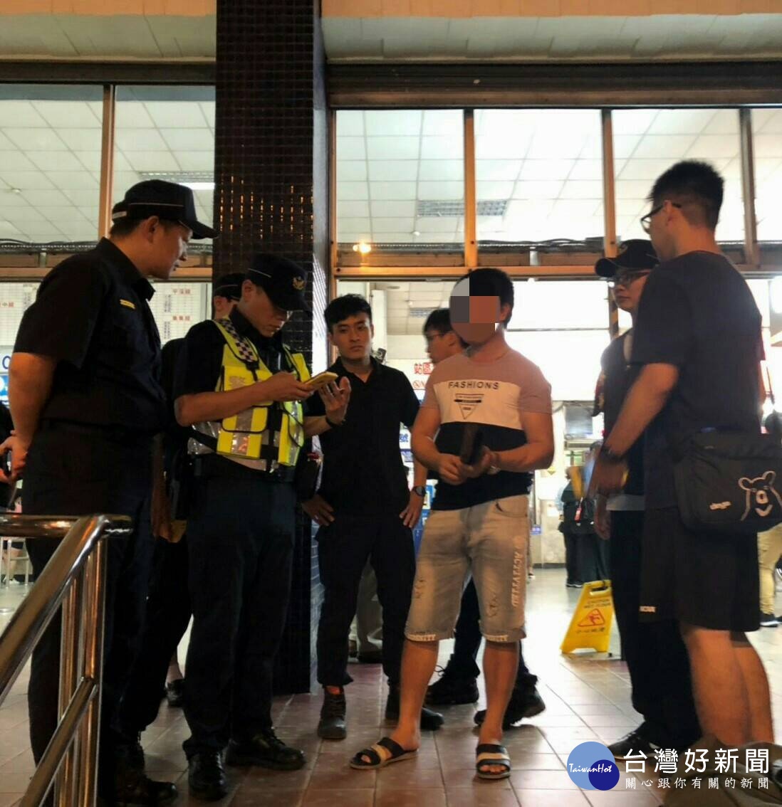 開齋吉慶碰上端午連假,中壢警強化臨檢勤務查獲多名失聯移工。