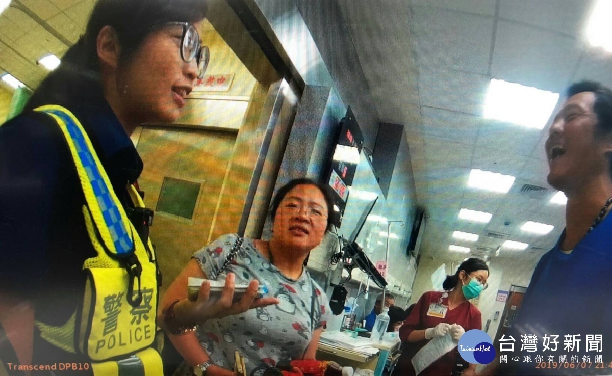 曾姓夫婦表示其友人身體狀況已穩定良好,並非常感謝警方協助鳴笛開道護送就醫