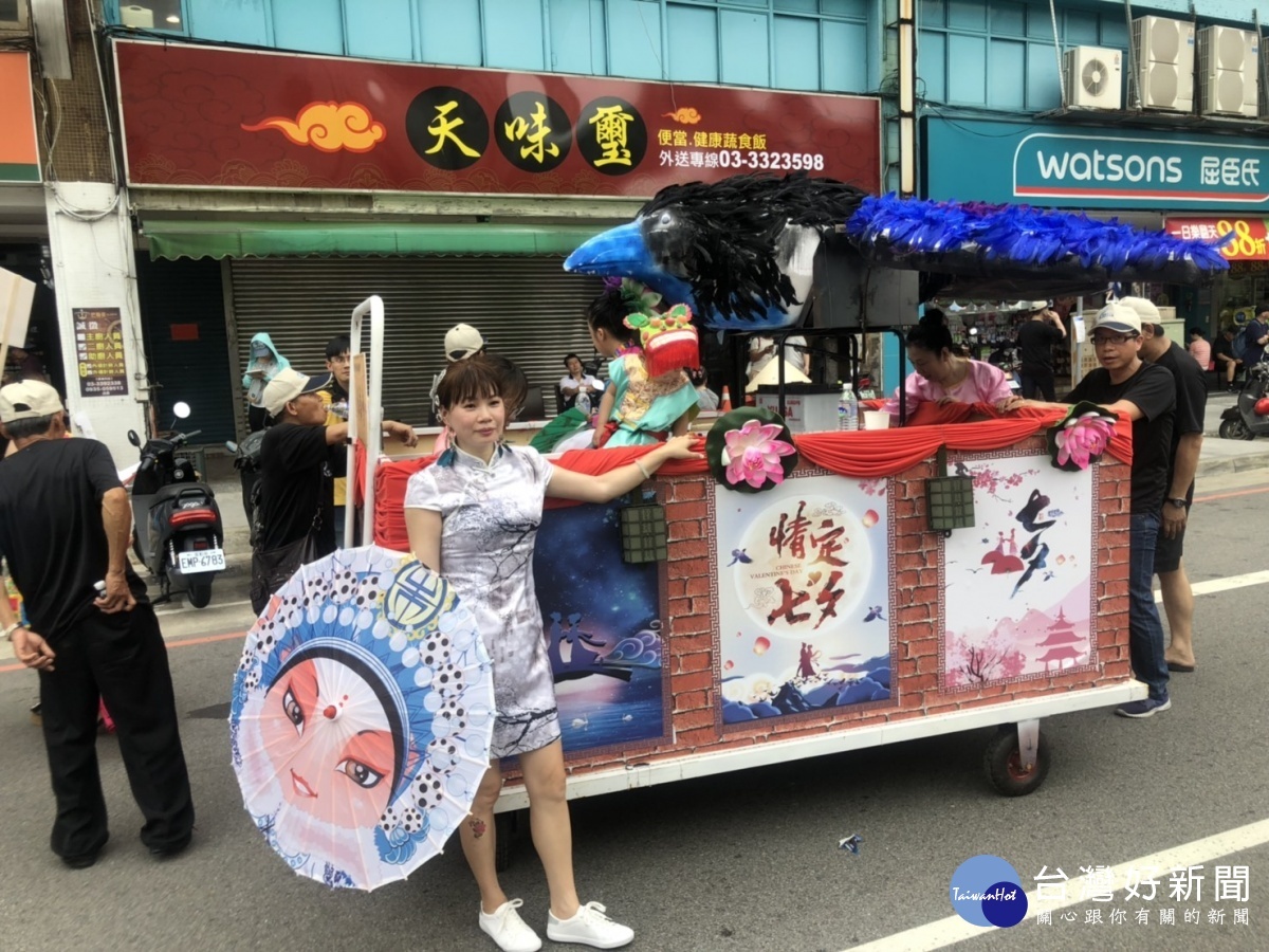 閩南文化節藝閣車踩街活動 桃市新移民協會鵲橋會吸晴