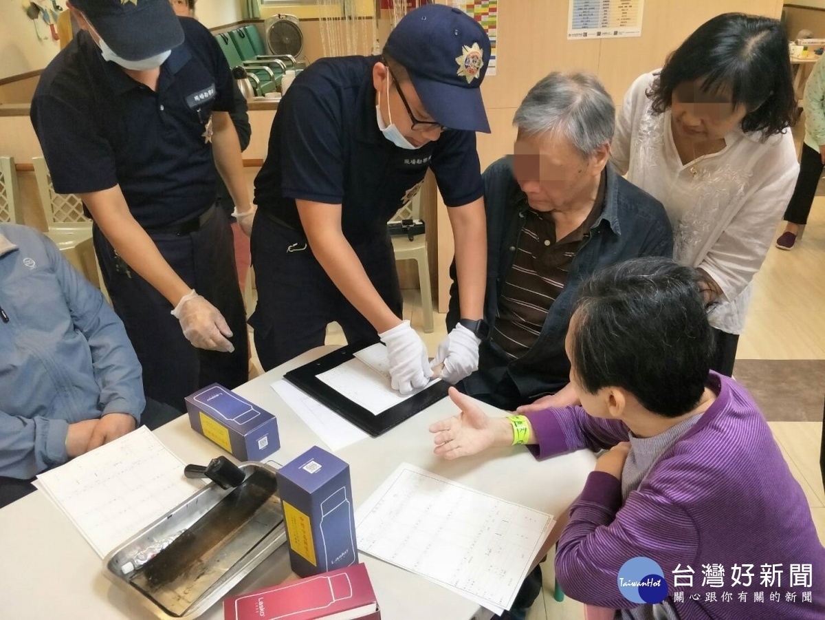 中壢警分局為慶祝108年警察節，特別發起「用愛關懷易走失長者」公益活動