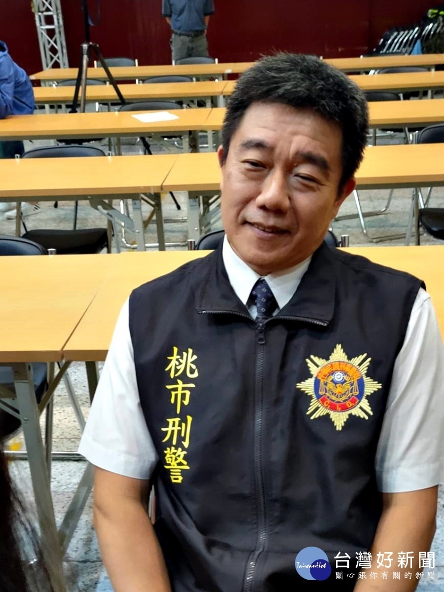 挾持人員事件落幕 鄭文燦市長頒獎表揚有功員警(談判高手王強生小隊長)