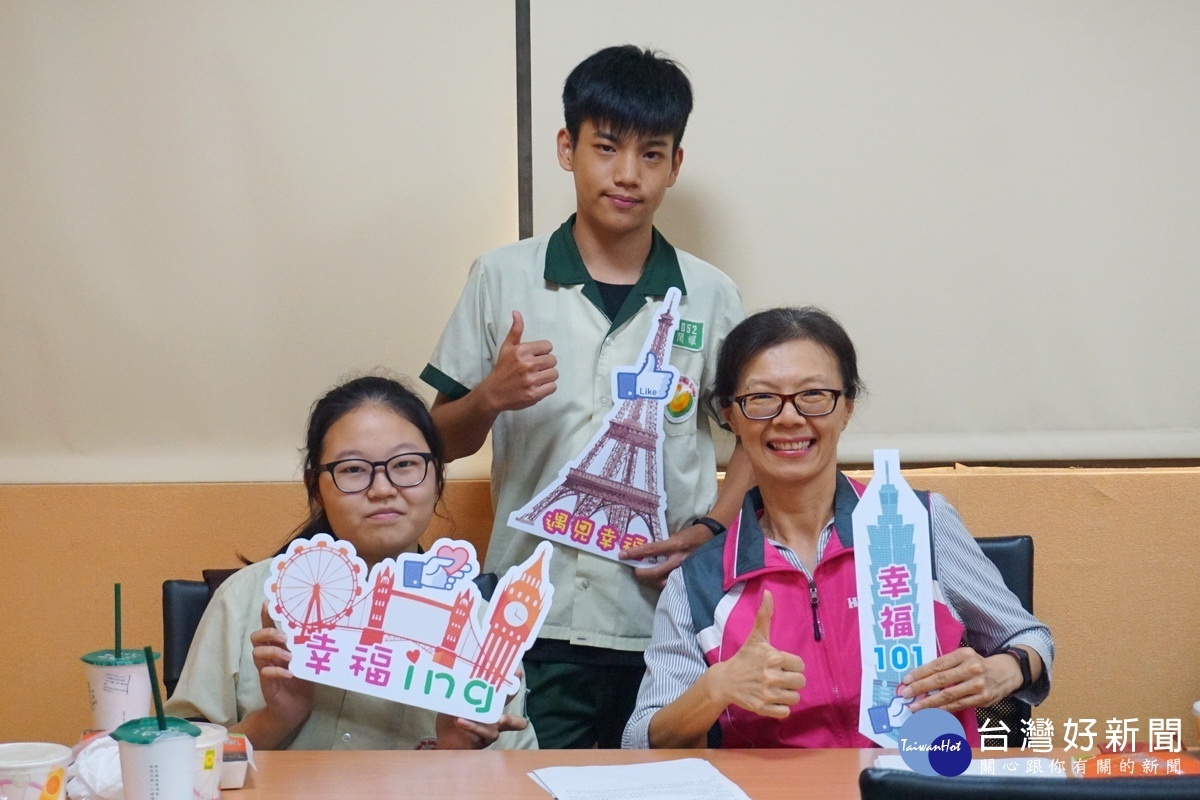 幸福國中學生劉詠妘、施閔耀參加特色招生，如願錄取心目中理想的學校和科系。