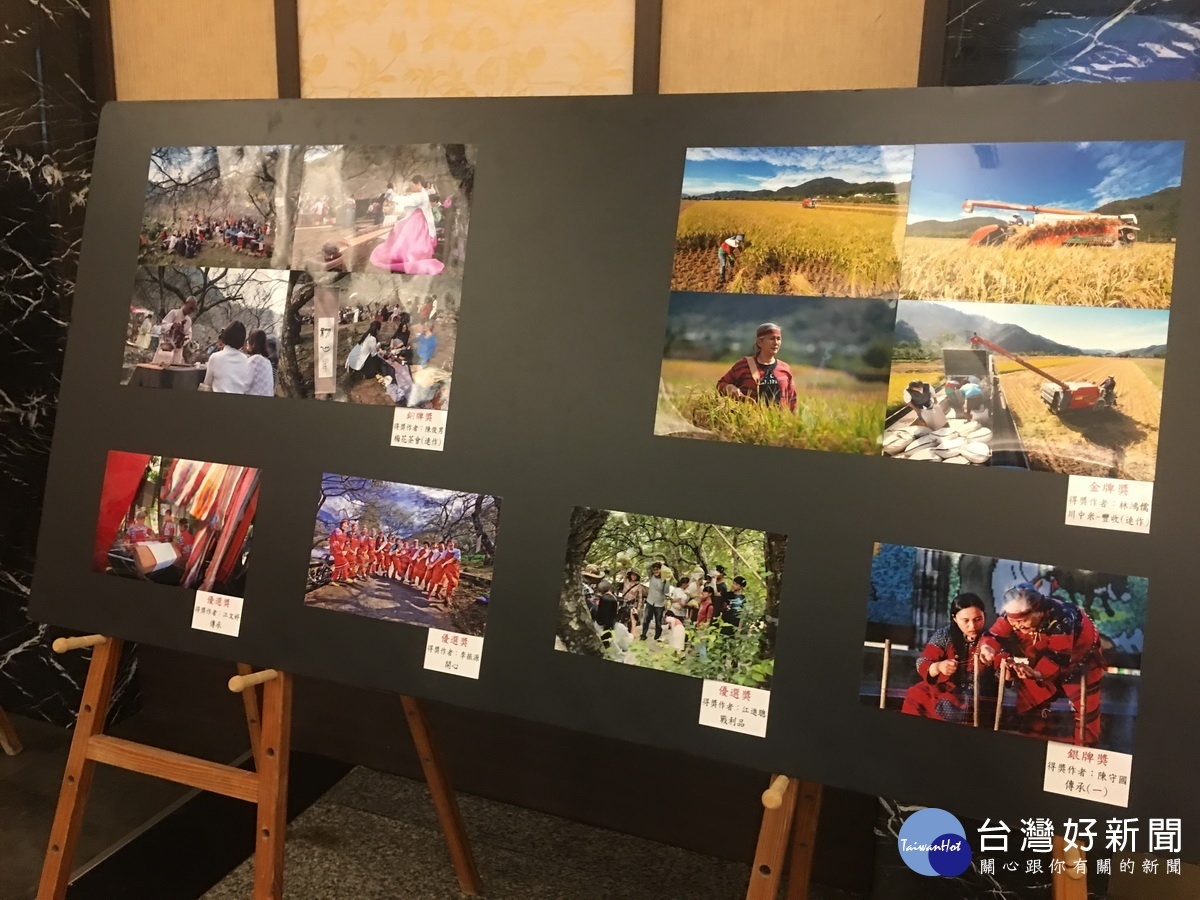 攝影獲獎作品均展示。(記者扶小萍攝)