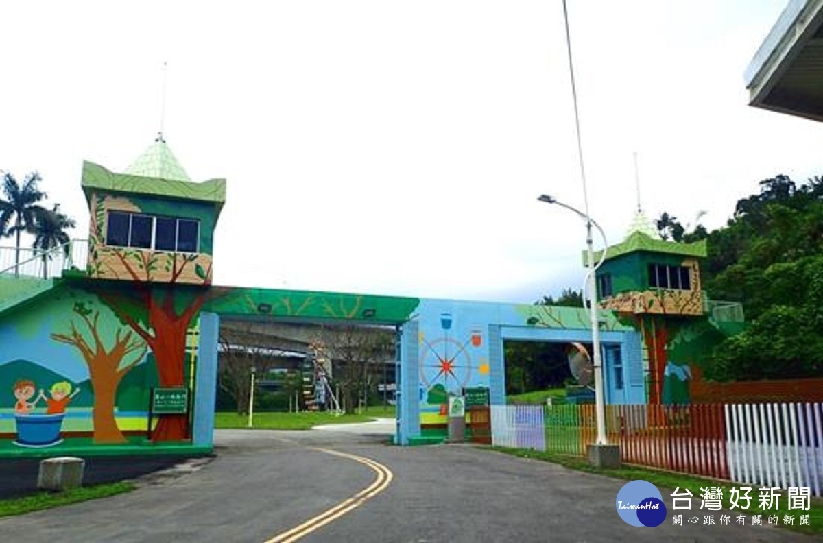 自然景觀公園的大門，保留了兒童樂園時期的模樣（圖／台北市公園處提供）