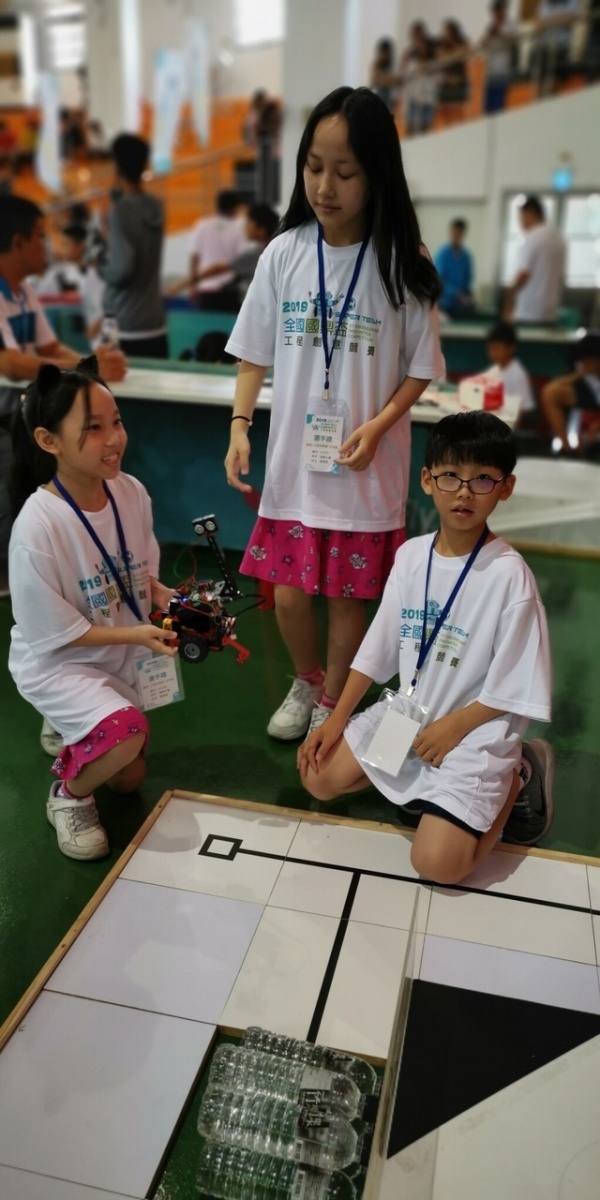 小學女生參加機器人比賽率每年都攀升。