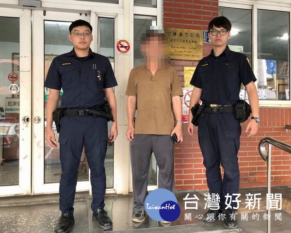 北港所員警陳儒益、莊上鍏與轄區超商聯手，成功阻止民眾遭受詐騙匯款，深獲社區居民讚賞與肯定。（記者陳昭宗拍攝）