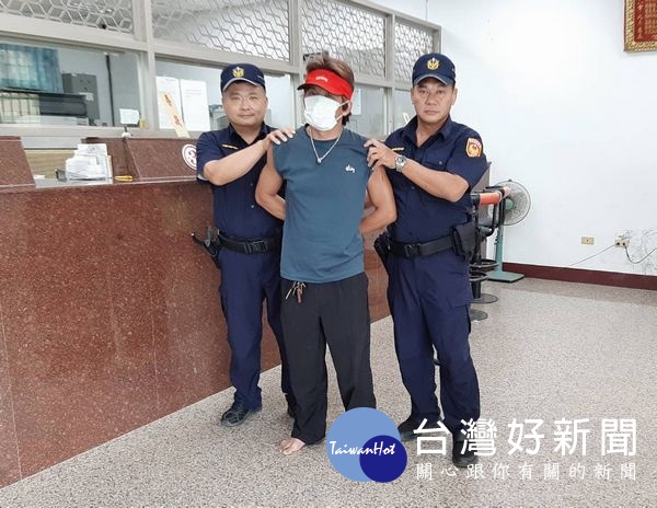 鹿寮派出所為強化轄區金融機構安全,實施防搶演練,過程逼真確實。(記者陳昭宗拍攝)