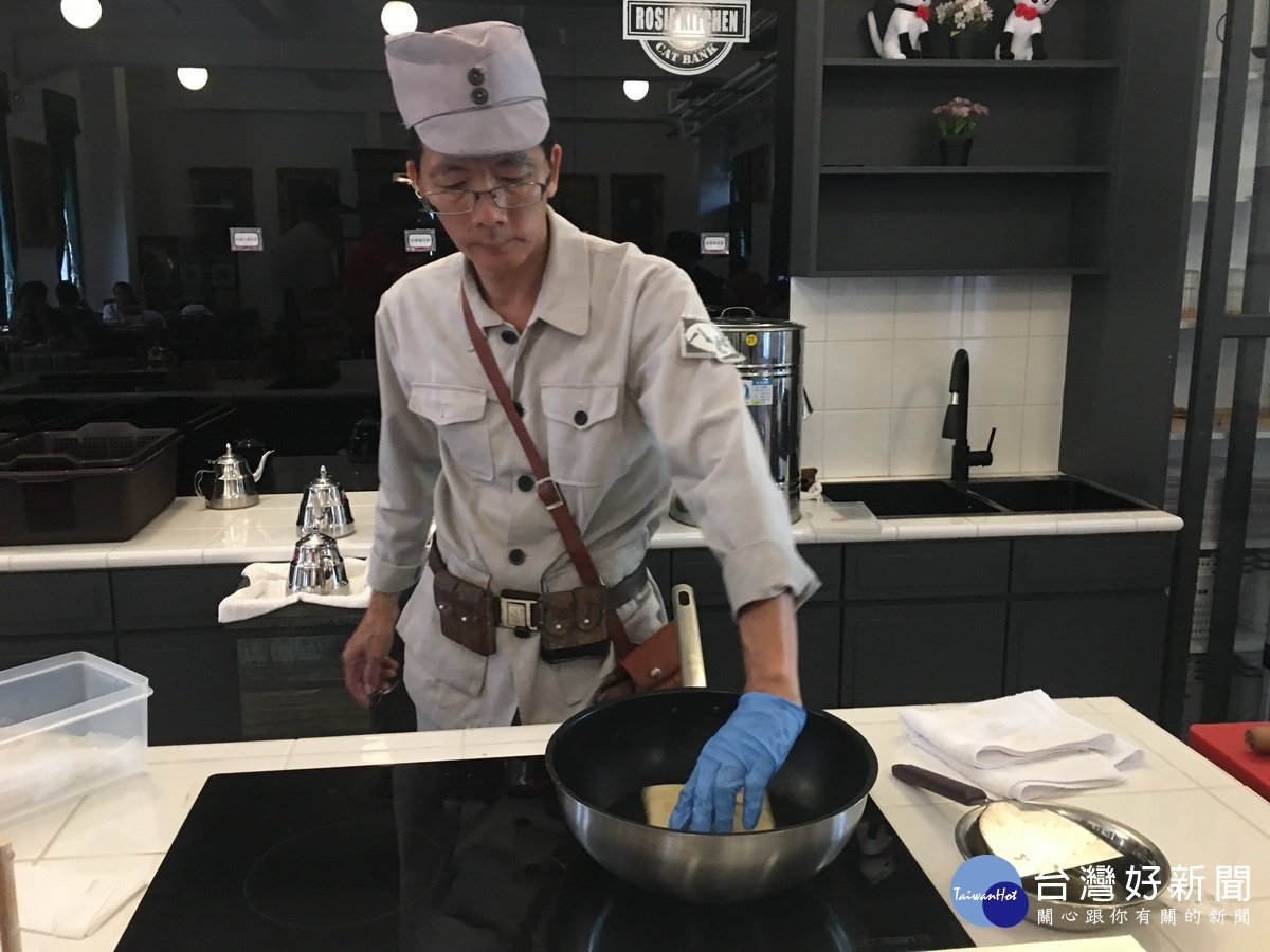 大廚的豆沙鍋餅十分可口。(記者扶小萍攝)