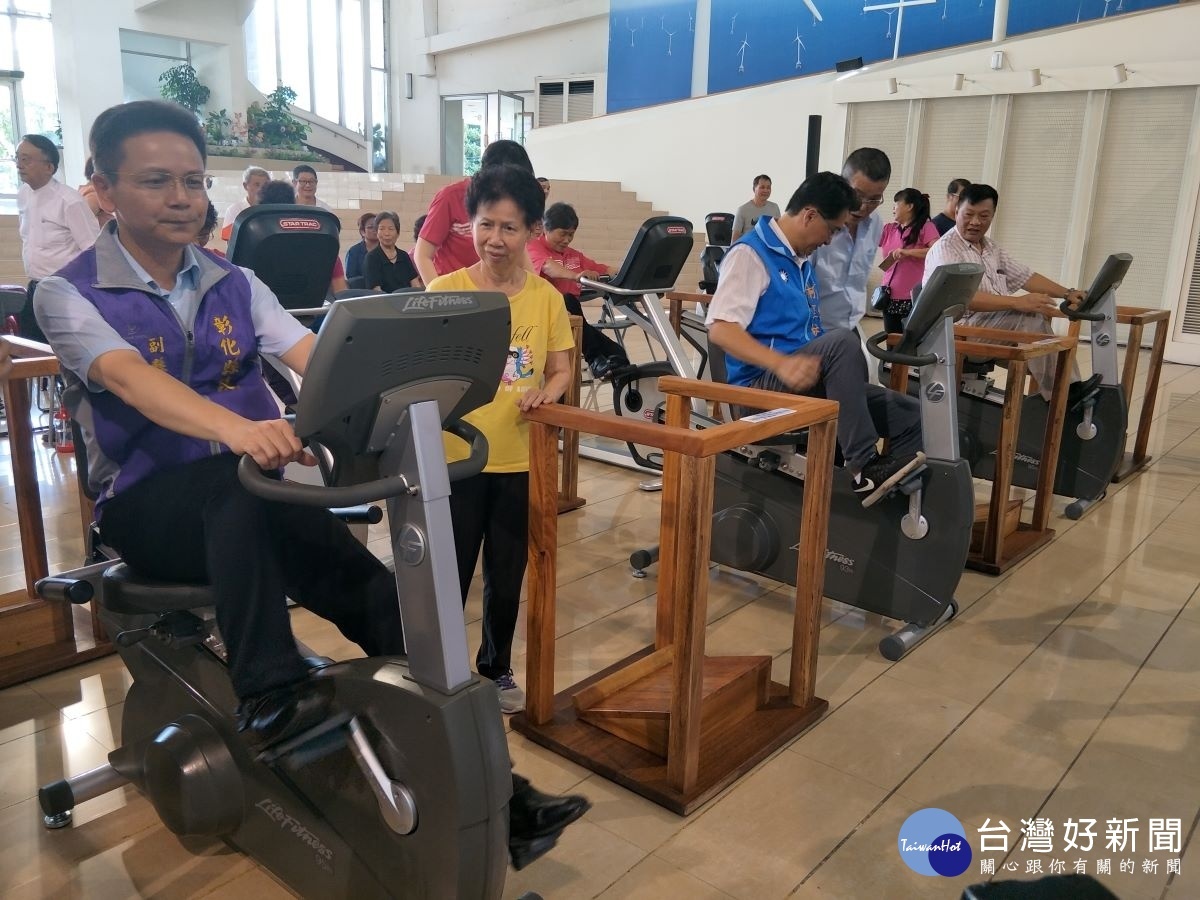 彰化伸仁紡織捐百台健身器材, 關懷長輩健康 圖/記者鄧富珍攝