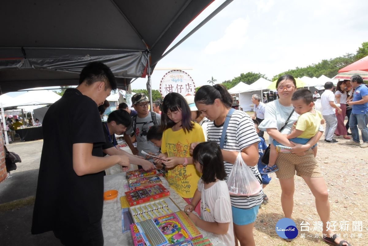 「時光樂彰特色市集」在鹿港央廣宿舍登場。