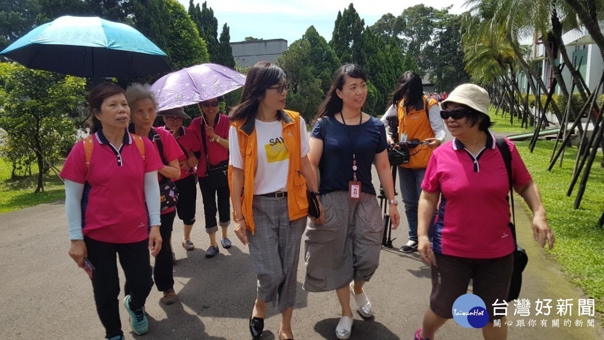 大園區三石社區發展協會，帶著平均年齡80歲的長輩們，到桃園在地的南僑觀光工廠參訪。<span style=