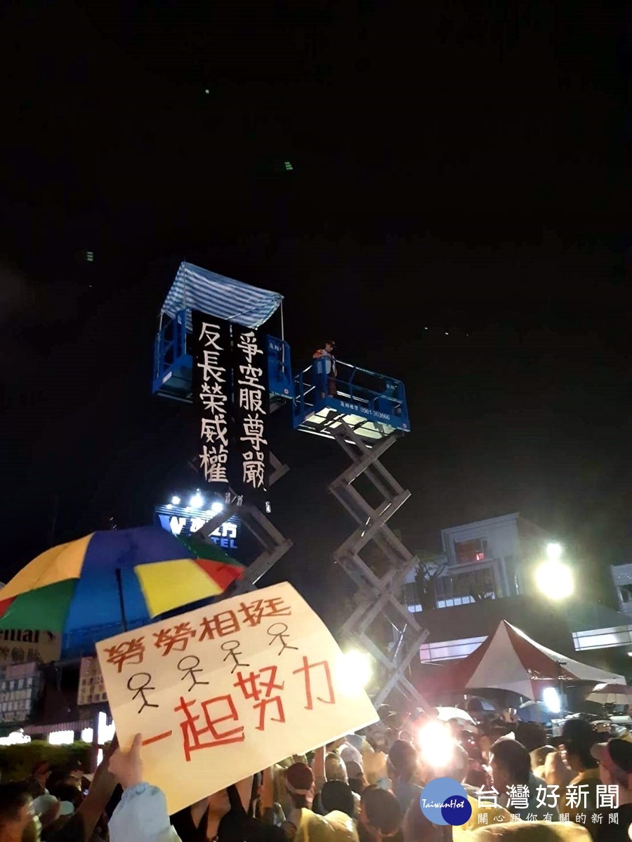 罷工超過第四天收證超過2000份 胡曉萱三樓高臺抗爭不落幕不下來