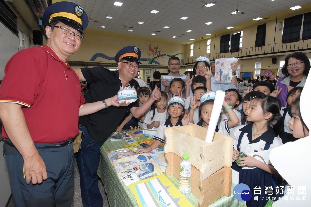 縣長王惠美餐與嬉遊彰化蓋有趣系列活動與學童快樂互動並鼓勵學童參與暑假正當休閒活動。圖/記者鄧富珍攝