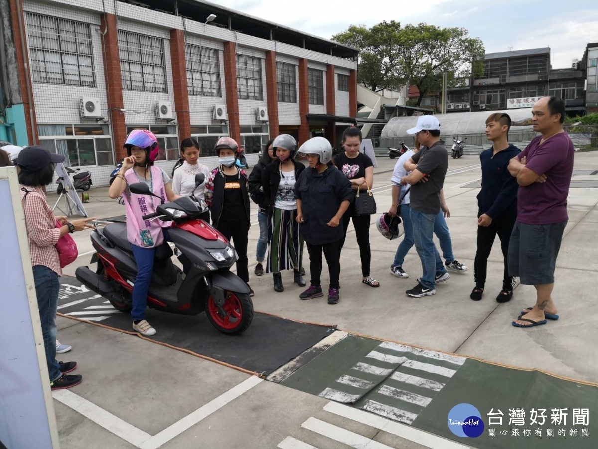 機車考照上網預約,暑假騎車逍遙遊。