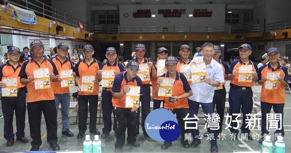 北港警分局與南安里守望相助隊共同召開社區治安會議，持續宣導反毒、打詐、青春專案及酒駕新罰則，與會民眾深表贊同。（記者陳昭宗拍攝）