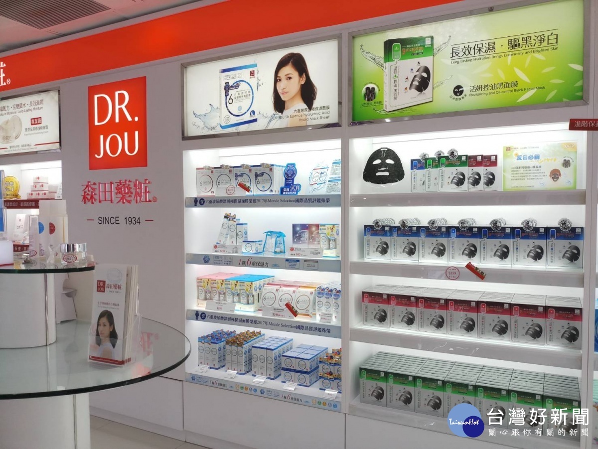 森田藥粧表示：DR.JOU備長炭超微導活妍控油黑面膜，較受男性消費者喜愛。