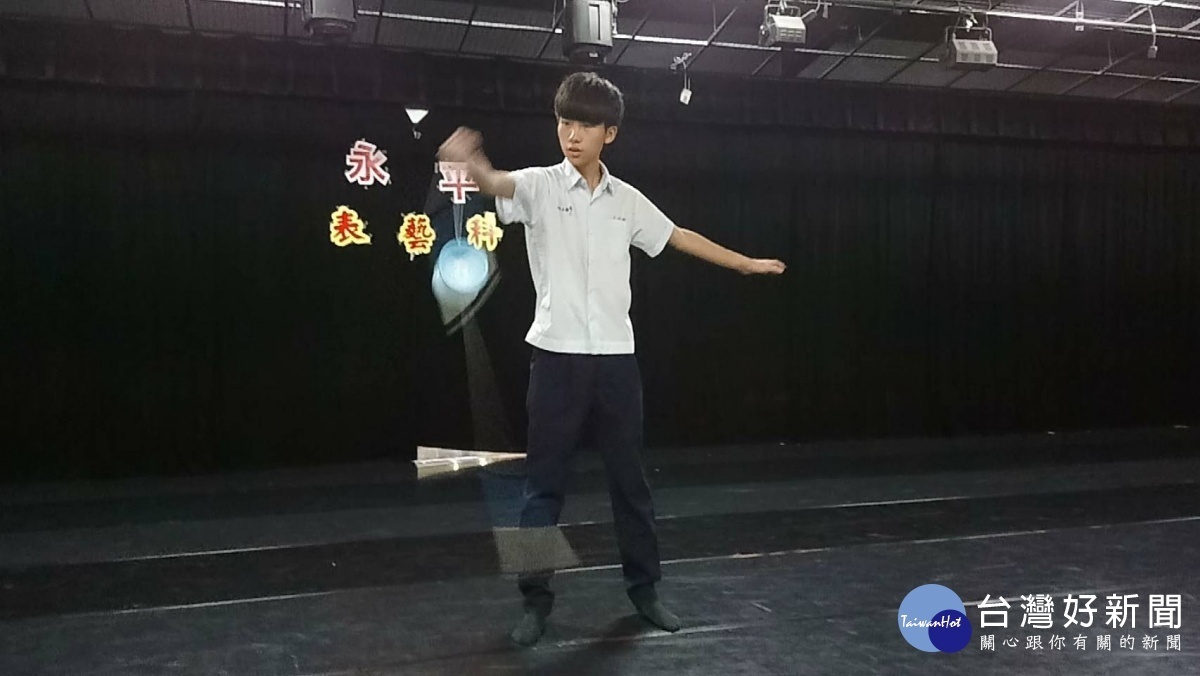 卓鈺翔透過扯鈴專長考取國立台灣戲曲學院民俗技藝系。