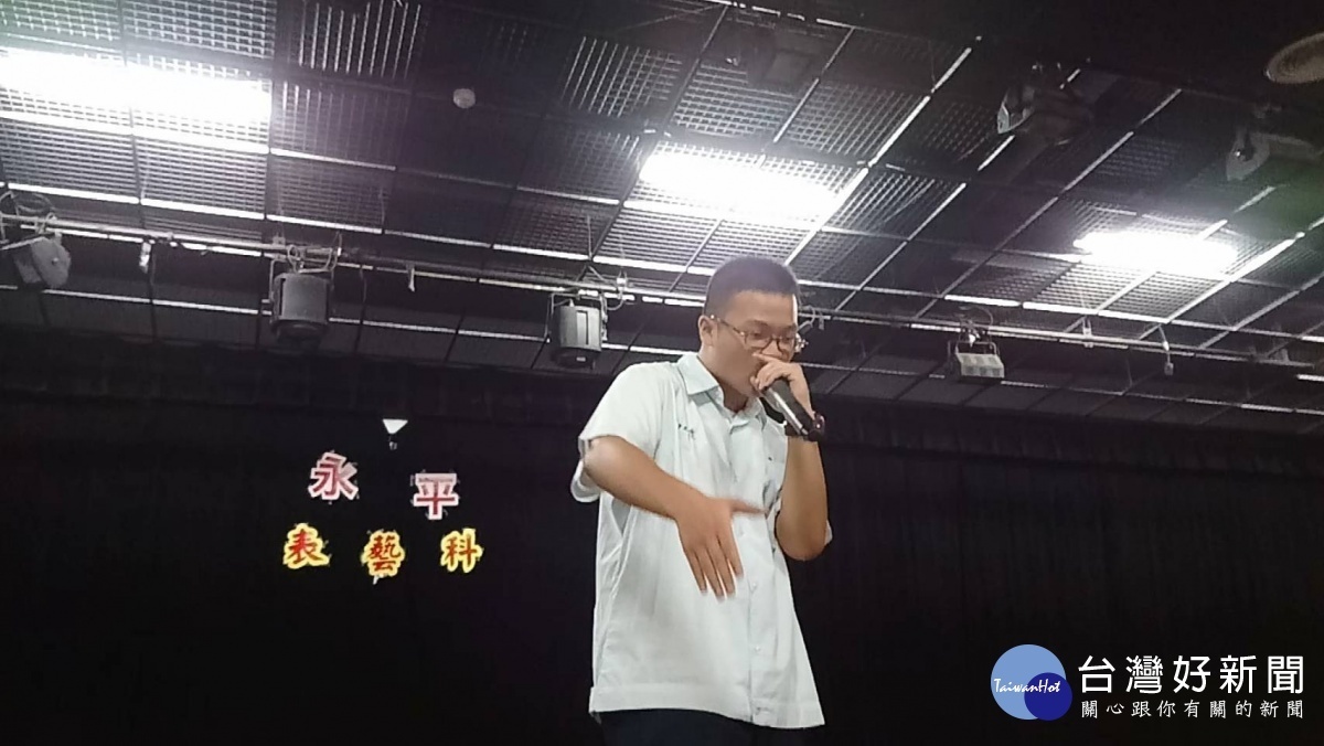 童祥鈞說，除了beatbox，他接受科上老師的建議，另外再專研戲劇、燈光等特殊專長。