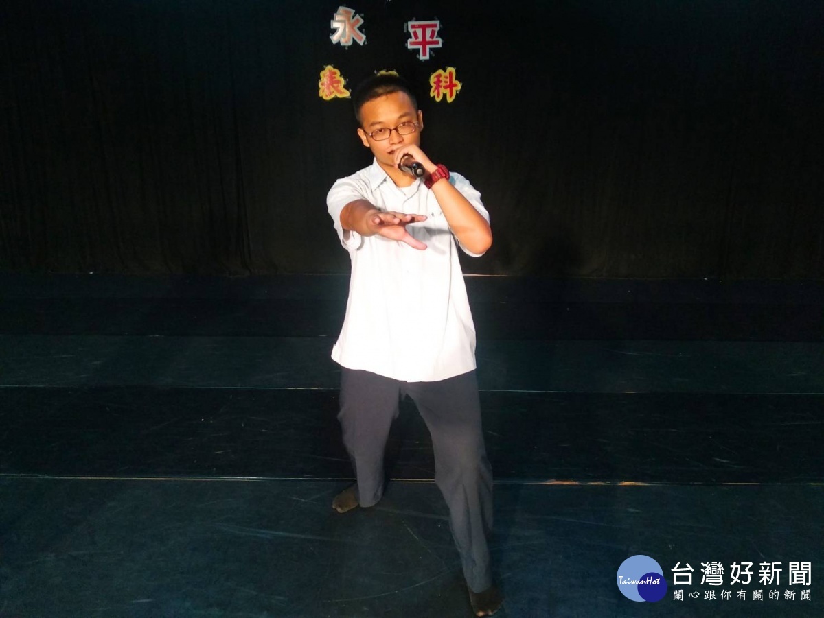 專長為beatbox的童祥鈞,今年透過獨招考取國立台灣藝術大學戲劇系。(圖/林鵬程攝)