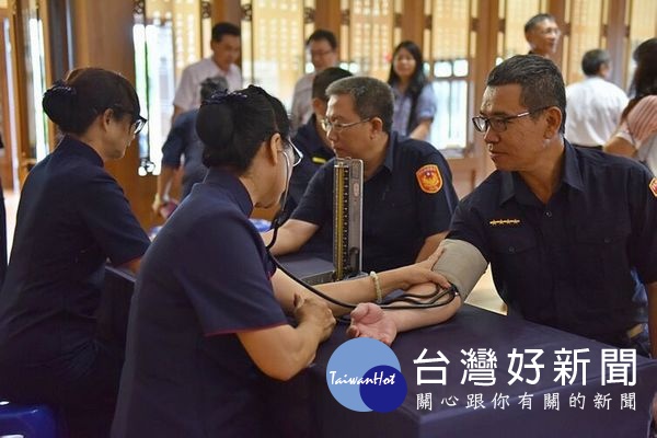 北港警方於慈濟服務處舉辦「茹素環保愛地球」活動，透過充滿正能量的心靈饗宴除紓解員警執勤壓力，亦增進身心靈之健康。（記者陳昭宗拍攝）