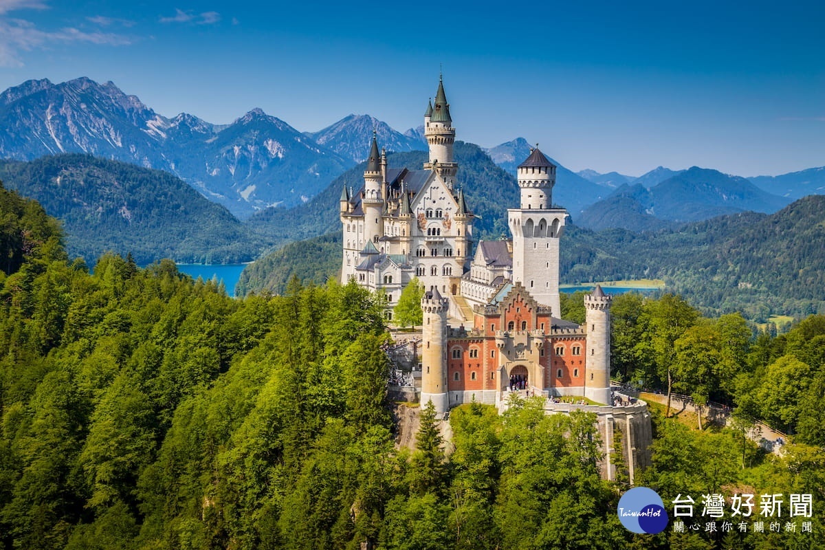 以中世紀騎士精神所建的新天鵝堡是許多童話城堡的創作靈感。（圖／喜鴻假期提供）