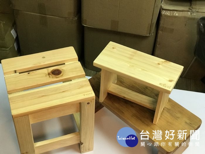 桃園市目前有9處「修惜站」,專門將廢棄物改造為精緻實用的環保家具,相當受到民眾喜愛。