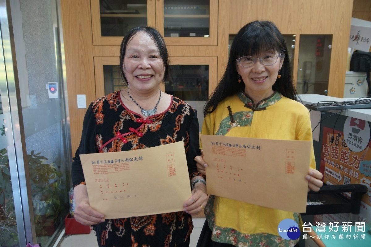 客語薪傳師古美珠及鄒欣倫指出，能看到首份客語公文覺得十分親切