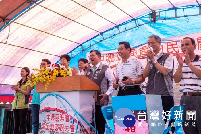 漁民節慶祝大會摸彩活動，氣氛熱絡