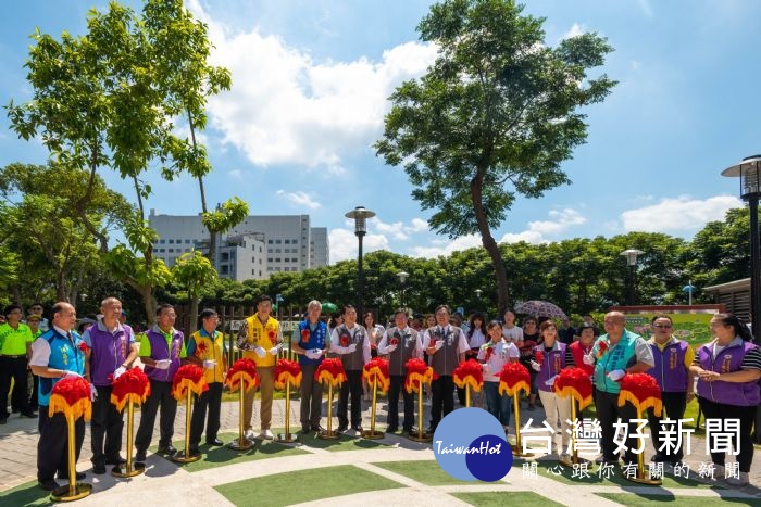 市長與所有貴賓為南興水岸遊憩公園剪綵
