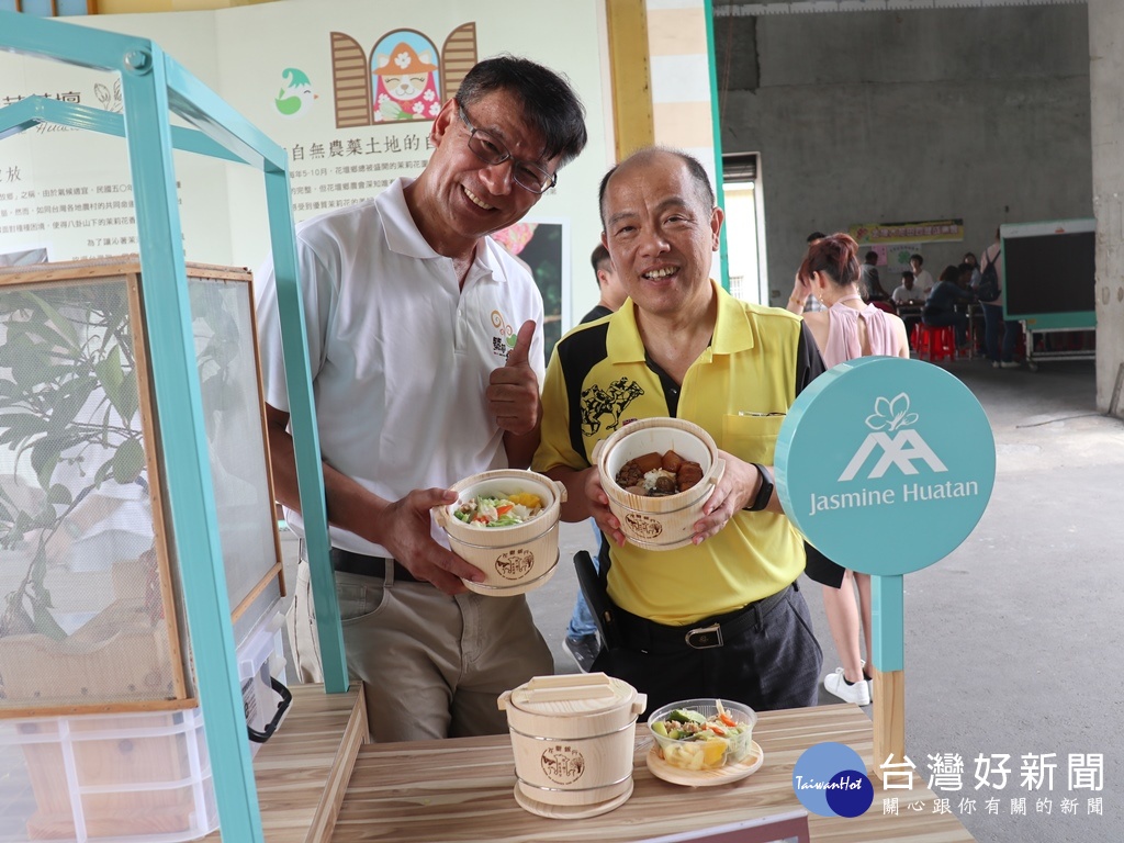 花樹銀行的飯桶便當保留傳統滋味。(圖/記者王丰和攝)