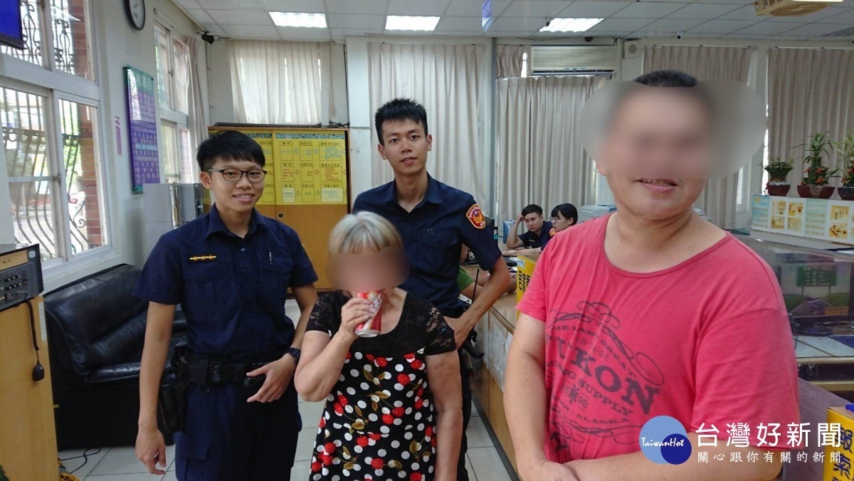 湯姓婦人兒子感謝店家及員警的幫助下順利找到母親返家休息。