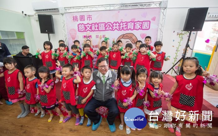 市長與小朋友開心合照