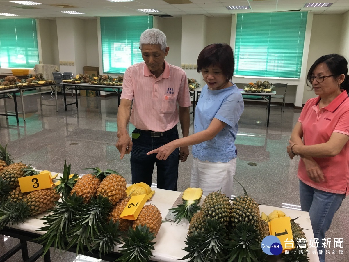 名間農會理事長林隆波與總幹事蔡素秋也在場關心。(記者扶小萍攝)