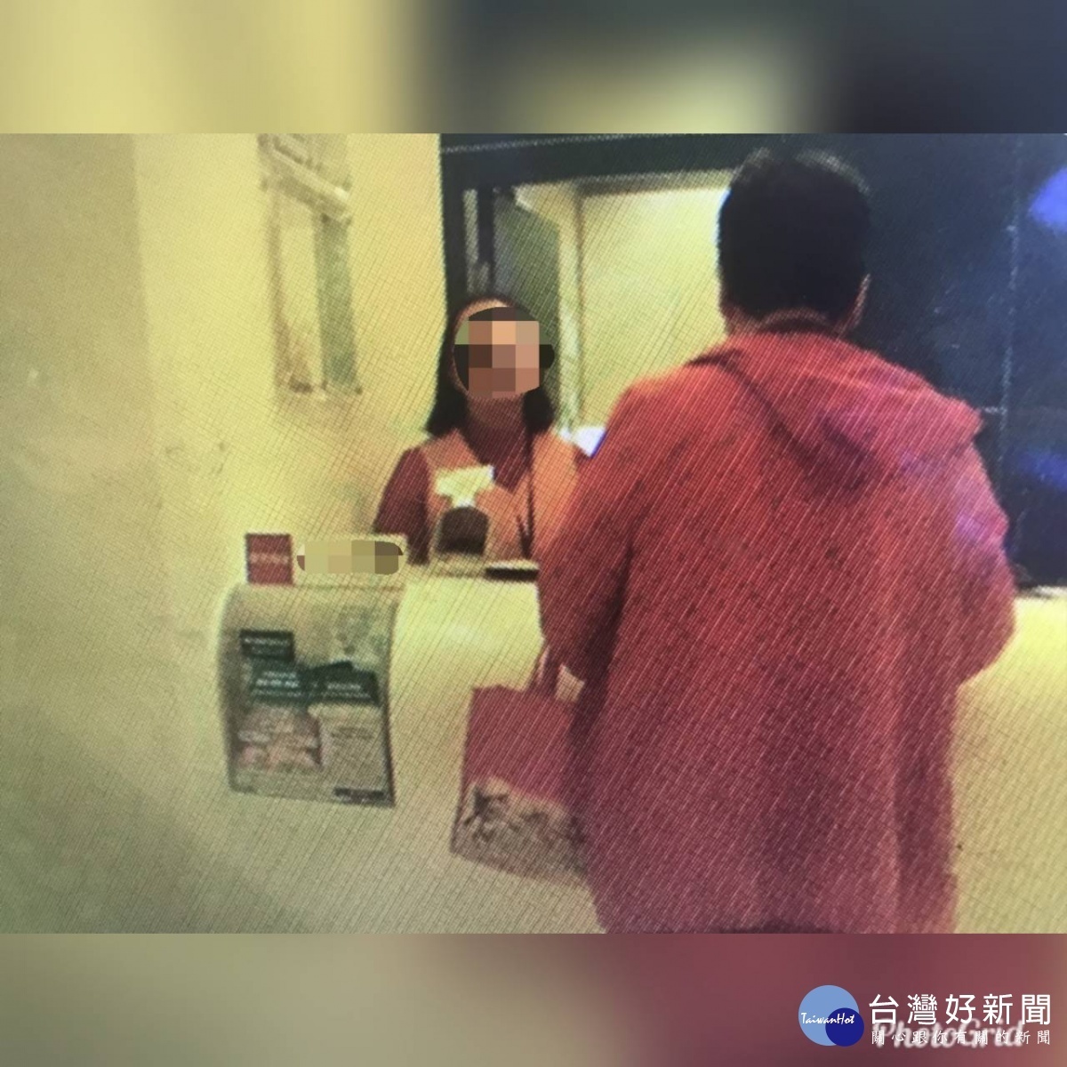 在警方及銀行行員合作勸阻下,老婦才恍然大悟,及時阻止重大損失。