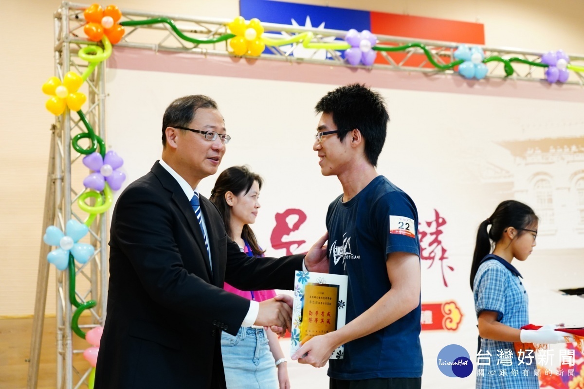立法委員吳志揚頒獎