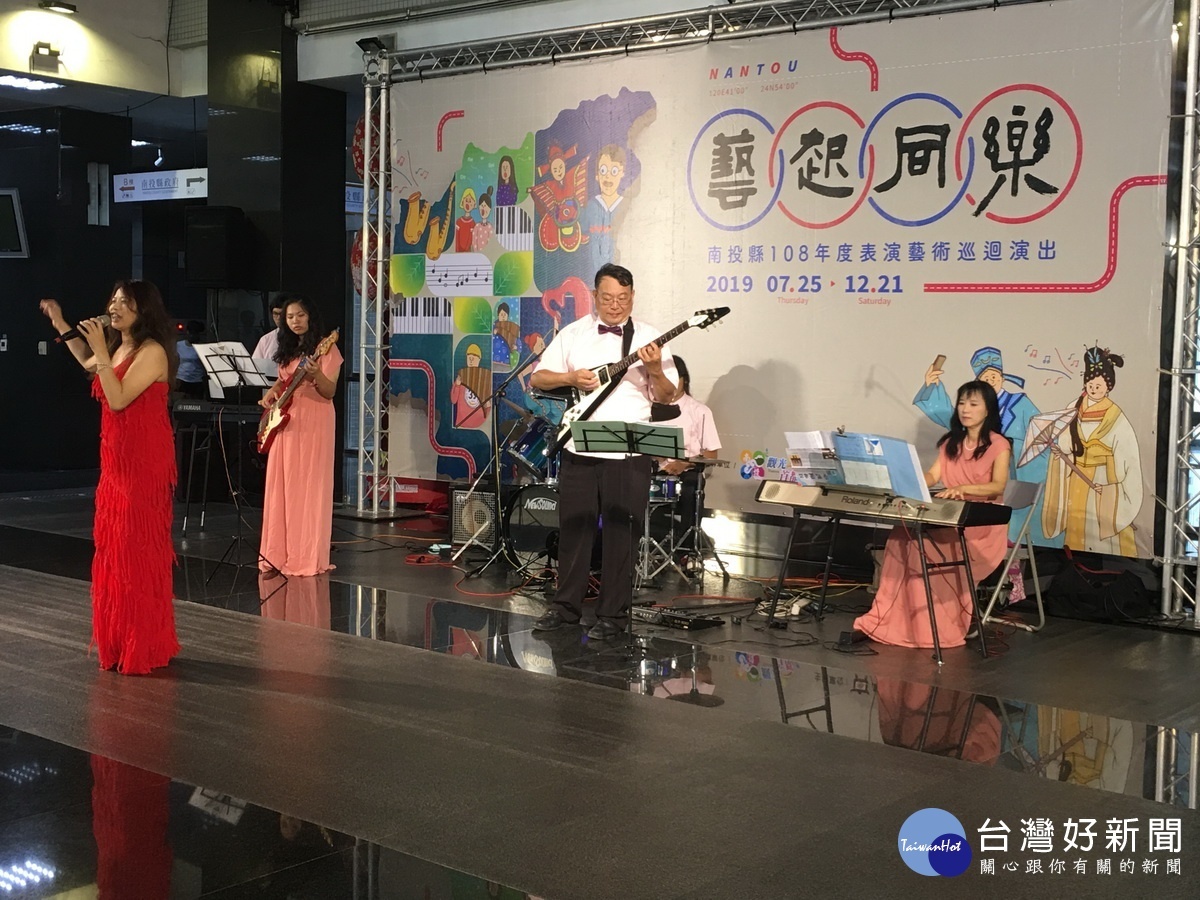 優樂集為謝雙雙老師組團在各地演出。(記者扶小萍攝)