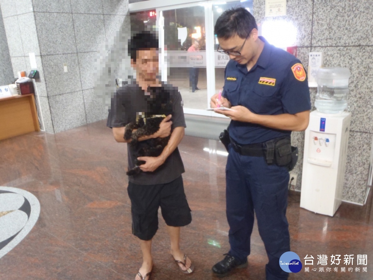 桃警局交大受理民眾報案，協助飼主尋回愛犬。