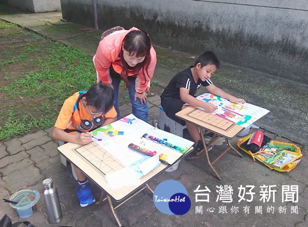 雲林縣青埔教育基金會舉辦「青郡盃公園寫生比賽」，鼓勵孩子多從事戶外活動，並推廣兒童繪畫藝術。