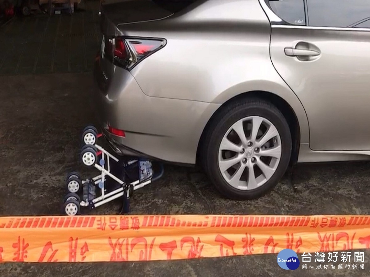 阿公倒車未見男孫跟后 只感壓到異物下車一切已經來不及了
