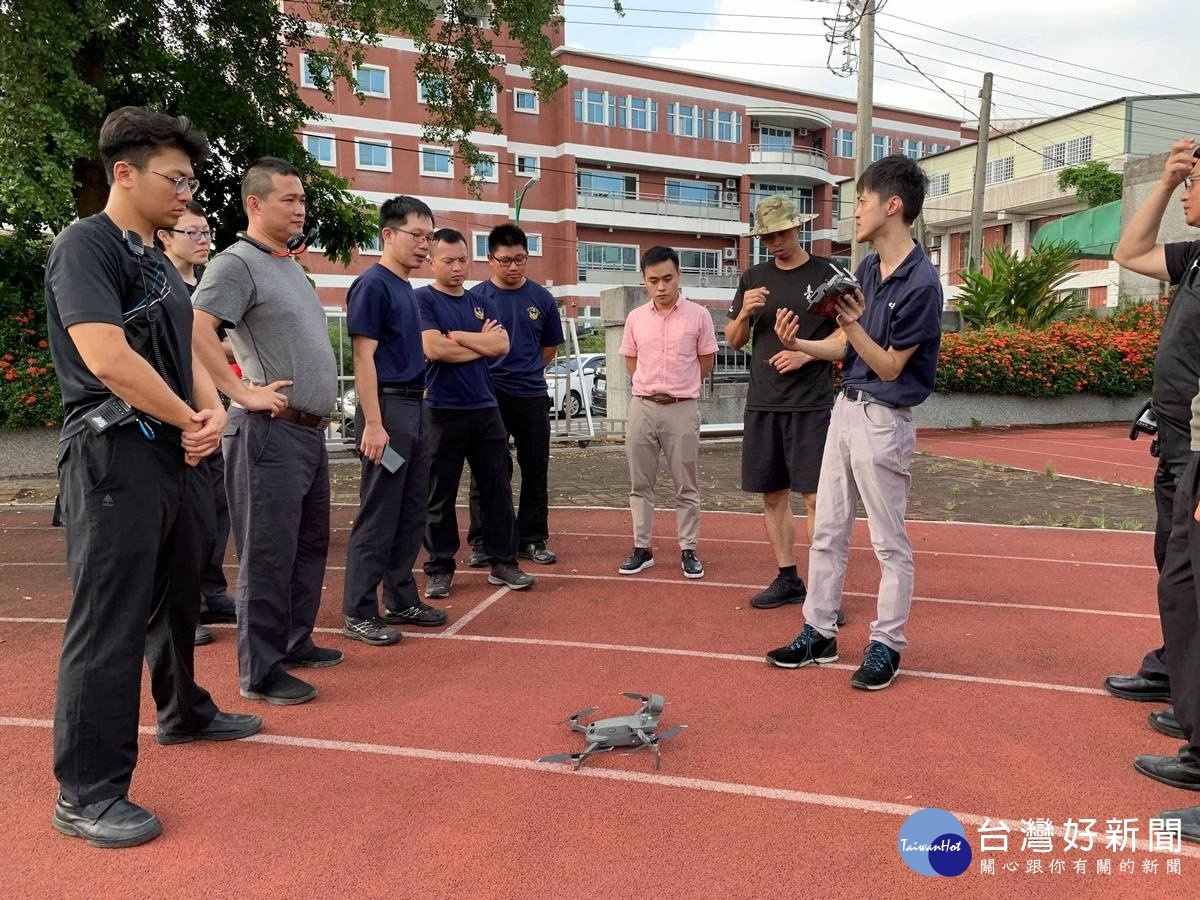 陳淑穎捐贈救災器材，集集消防分隊獲捐空拍機。