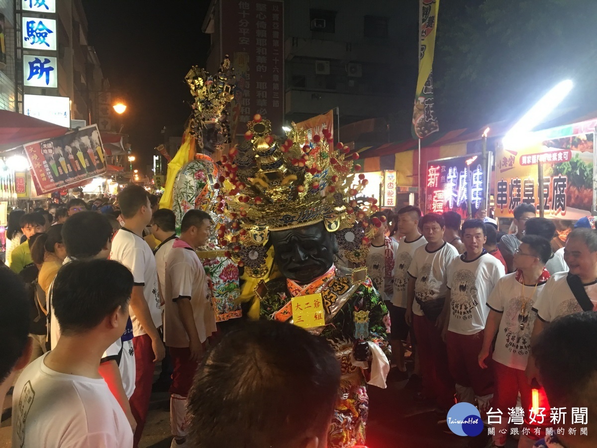 南投市區萬人空巷週邊都進行交管。(記者扶小萍攝)