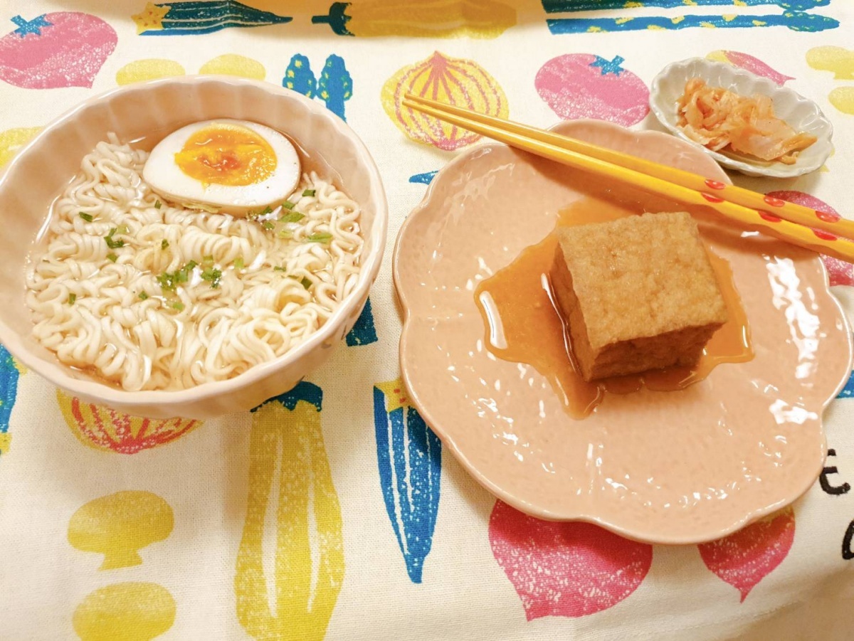 網友分享吃泡麵也愛搭中華黃金豆腐。(圖/翻攝自ptt)