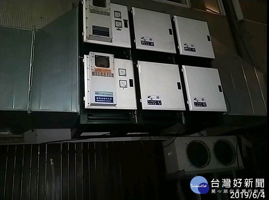 台北市府環保局表示,位於北投區光明路的「漢堡王新北投店」,在營業時產生的油煙異味太重,附近民眾不堪其擾,環保局針對該店進行「異味污染物官能測定」後,測定值超過管制標準10倍,予以重罰新台幣30萬並要求限期改善,後續持續列管複查,至其完成改善為止。(圖/台北市環保局)